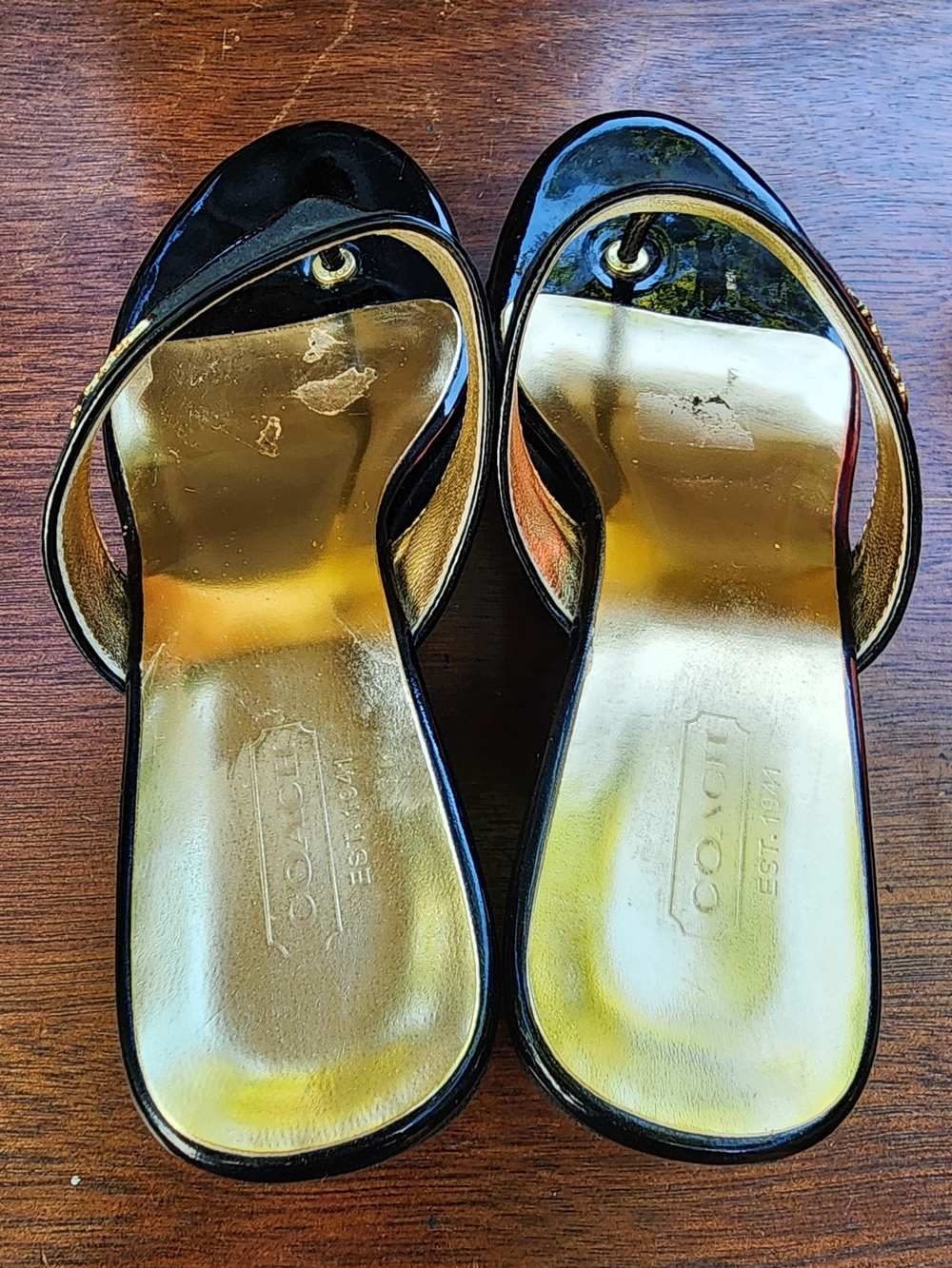 COACH Black Patent Leather Gold Metallic Thong Wedge Sandals Size 8 - Picture 9 of 11